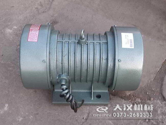 VB振動(dòng)電機(jī)的選型要根據(jù)所匹配產(chǎn)品需要的激振大小，進(jìn)行選擇。