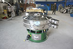 1000型三次元振動篩，產量可達1100kg/h。